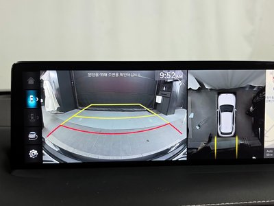 2022 Genesis GV70 — миниатюра 14