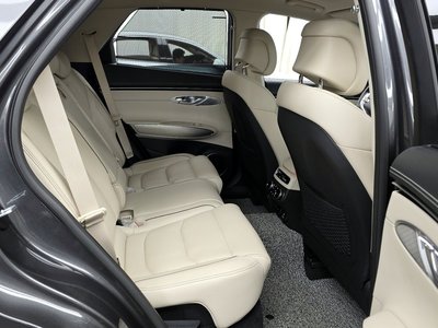 2022 Genesis GV70 — миниатюра 11
