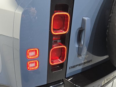 LAND ROVER DEFENDER - 10