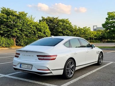 GENESIS G80 (RG3) - 2