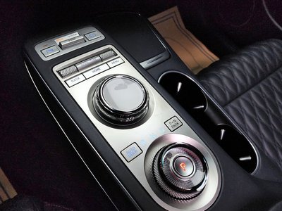صورة 9 لـ 2021 Genesis GV70