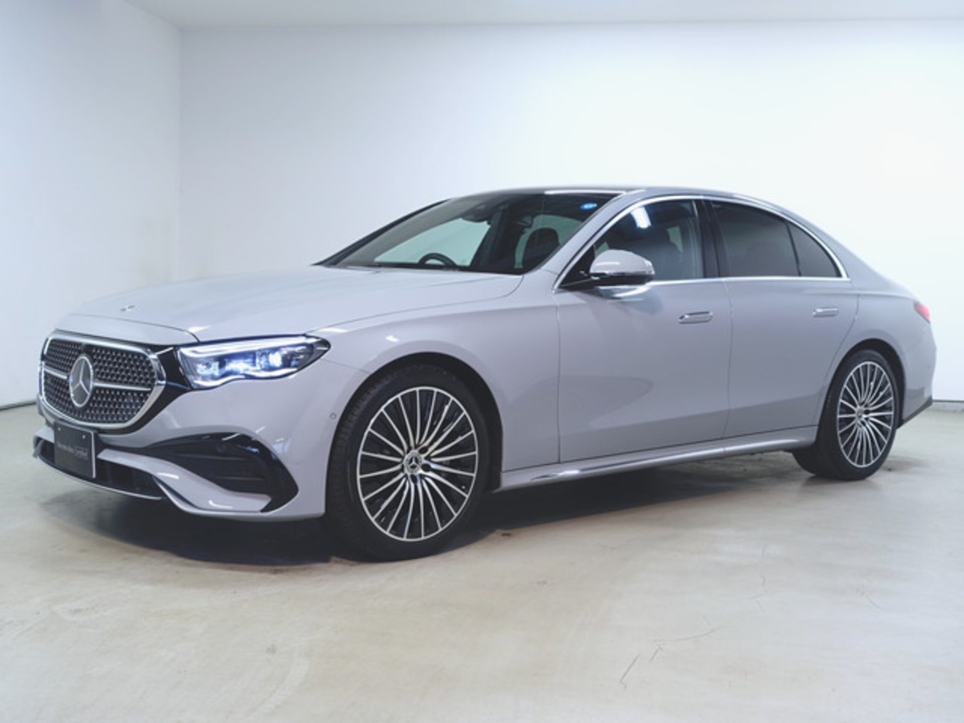 MERCEDES-BENZ E-CLASS - View 1