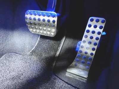 MERCEDES-BENZ E-CLASS - 9