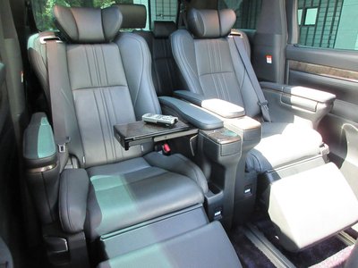 2023 Toyota ALPHARD — фото 8