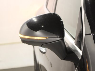2025 Mercedes-BENZ GLC — миниатюра 13