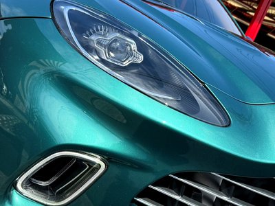 ASTON MARTIN DBX - 6