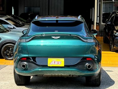 ASTON MARTIN DBX - 8