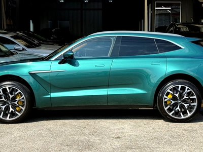 ASTON MARTIN DBX - 7