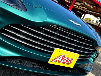 ASTON MARTIN DBX - 5