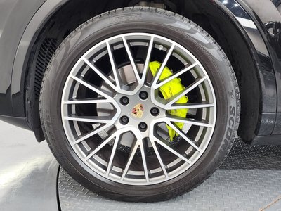 2023 Porsche CAYENNE photo 6