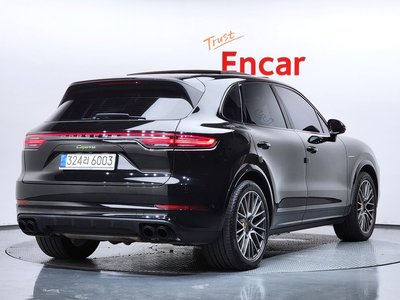 2023 Porsche CAYENNE photo 3
