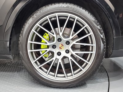 2023 Porsche CAYENNE photo 8