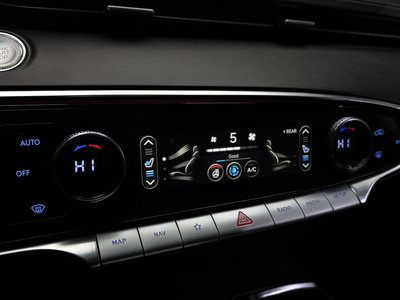 2021 Genesis GV70 — миниатюра 18