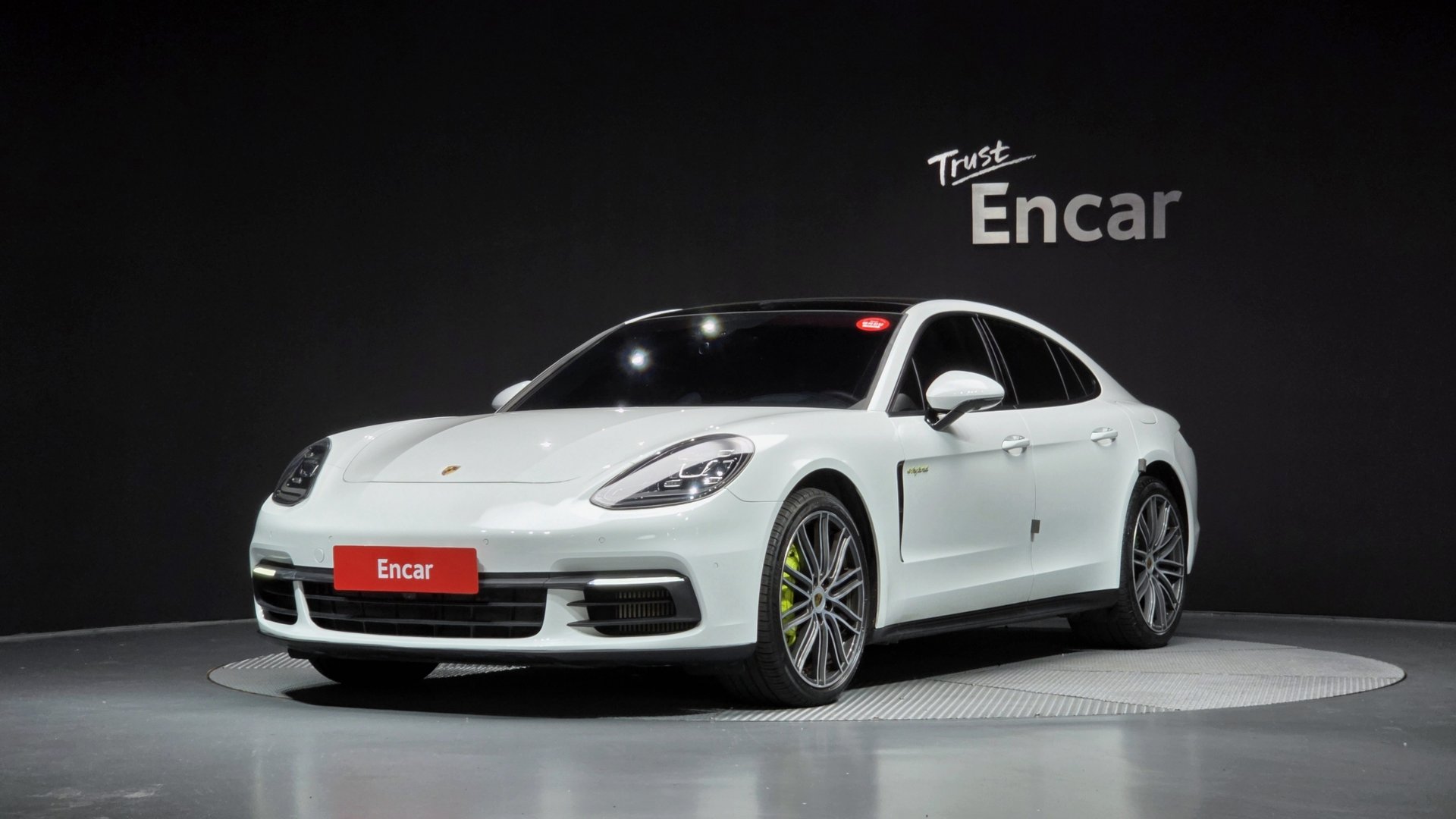 PORSCHE PANAMERA - View 1