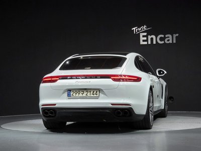 PORSCHE PANAMERA - 4