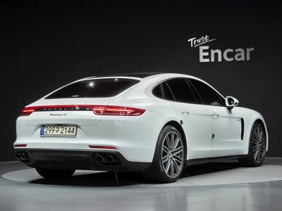 PORSCHE PANAMERA - 3