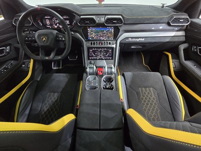LAMBORGHINI URUS - 5