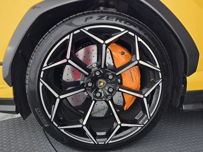 LAMBORGHINI URUS - 6
