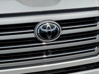 TOYOTA LAND CRUISER - 10