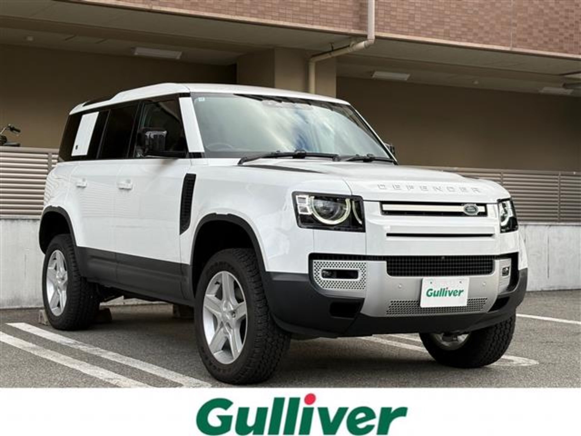 LAND ROVER DEFENDER - View 1