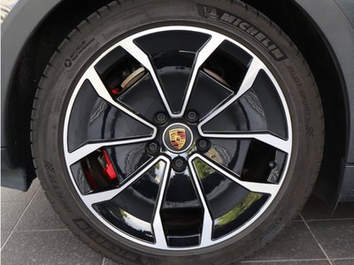 صورة 8 لـ 2023 Porsche TAYCAN