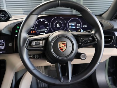 صورة 10 لـ 2023 Porsche TAYCAN