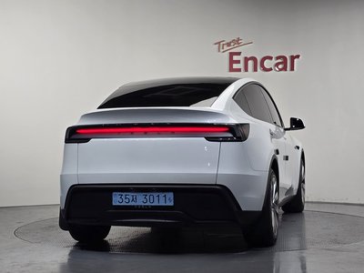 TESLA MODEL Y - 4