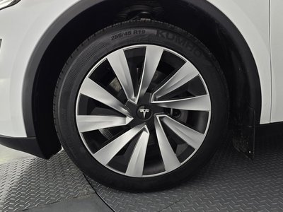 TESLA MODEL Y - 6