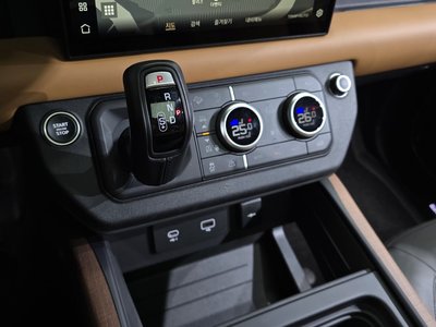 LAND ROVER DEFENDER - 9