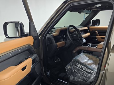 LAND ROVER DEFENDER - 10