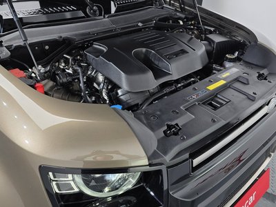 LAND ROVER DEFENDER - 7