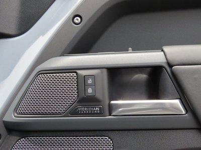2023 LAND Rover DEFENDER thumbnail 48