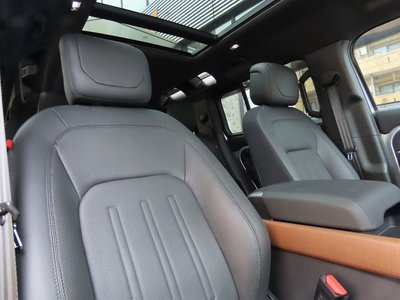 2023 LAND Rover DEFENDER photo 2