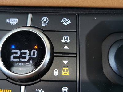 LAND ROVER DEFENDER - 3