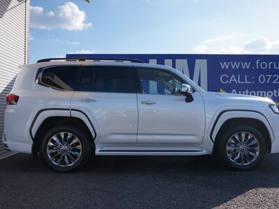 TOYOTA LAND CRUISER 300 - 6