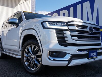 TOYOTA LAND CRUISER 300