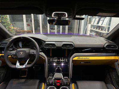 LAMBORGHINI URUS - 10