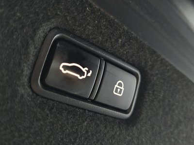 2020 Genesis G90 thumbnail 20