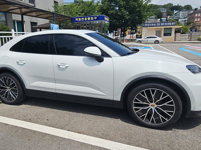 2025 Porsche MACAN 照片 2