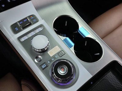 صورة 9 لـ 2025 Genesis GV70
