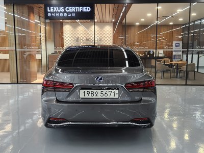صورة 3 لـ 2021 Lexus LS