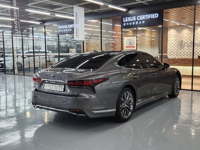 صورة 5 لـ 2021 Lexus LS