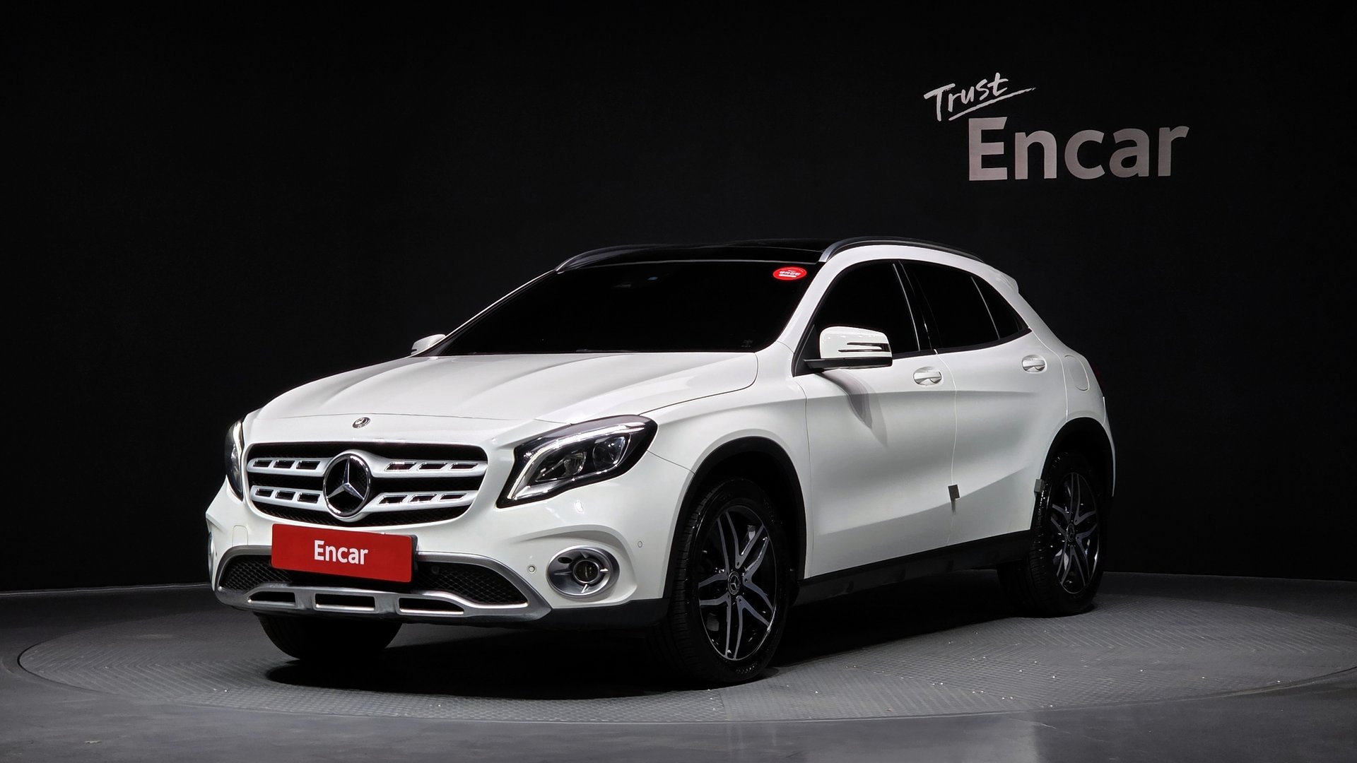 MERCEDES-BENZ GLA - View 1