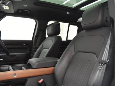 صورة 9 لـ 2024 LAND Rover DEFENDER