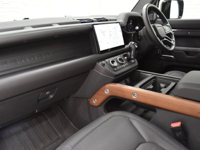 صورة 10 لـ 2024 LAND Rover DEFENDER