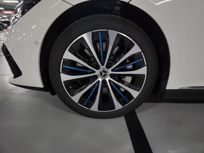 MERCEDES-BENZ EQE - 8