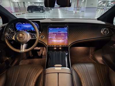 MERCEDES-BENZ EQE - 10