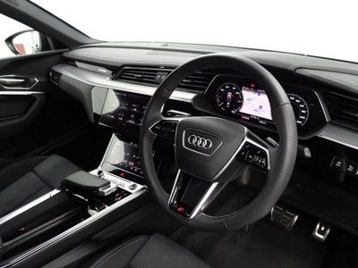 2025 AUDI Q8 SPORTBACK E-TRON — миниатюра 15