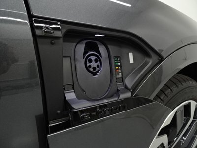2025 AUDI Q8 SPORTBACK E-TRON — миниатюра 11