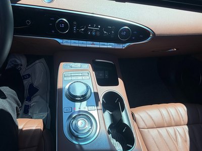 2021 Genesis GV70 — миниатюра 16